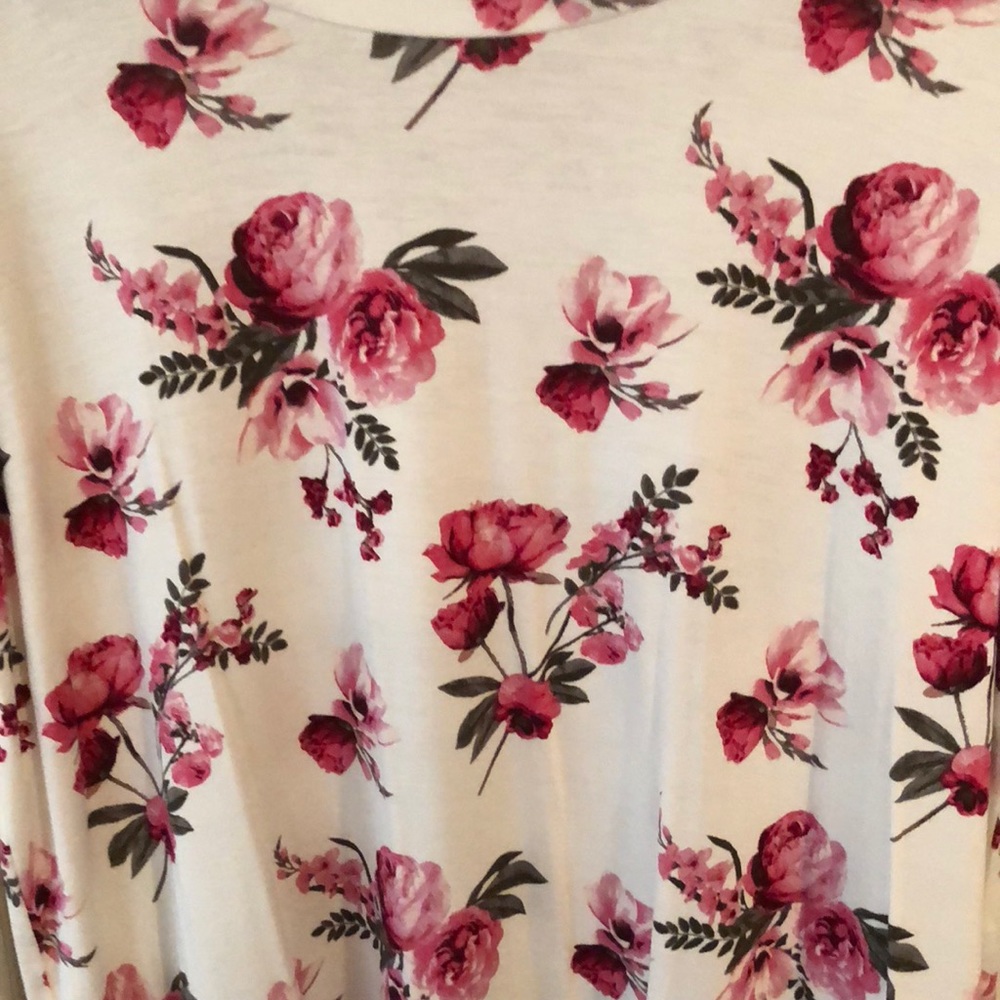 Rose pattern top - Picture 3 of 3